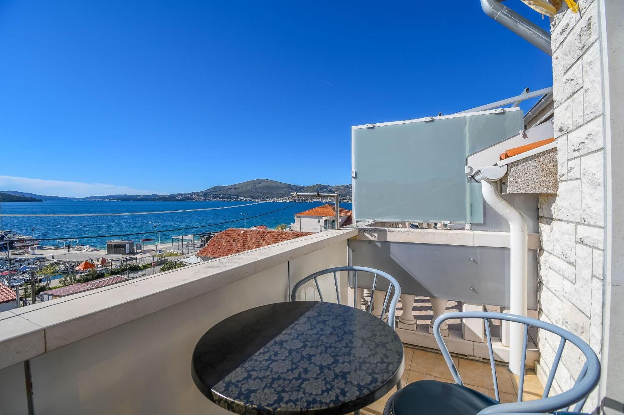 Apartments Anna Trogir Exterior photo