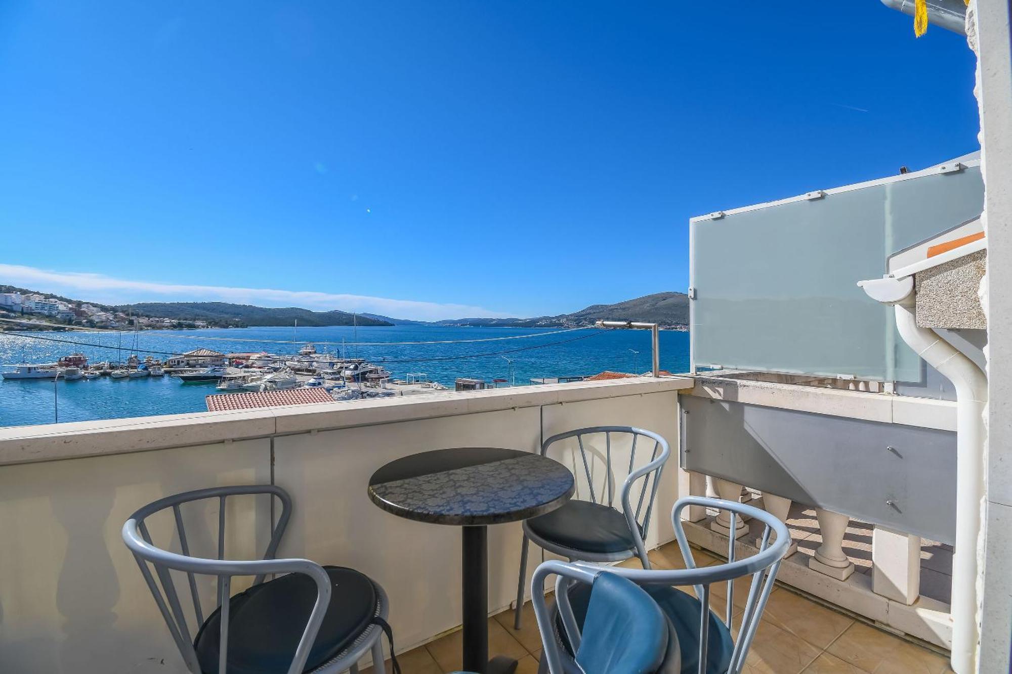 Apartments Anna Trogir Exterior photo